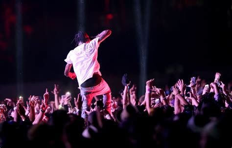 Travis Scott Fans Leap Off Balconies During Raucous Nyc Concert Z 1079