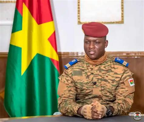 Burkina Faso Le Capitaine Ibrahim Traoré Remanie La Tête De La