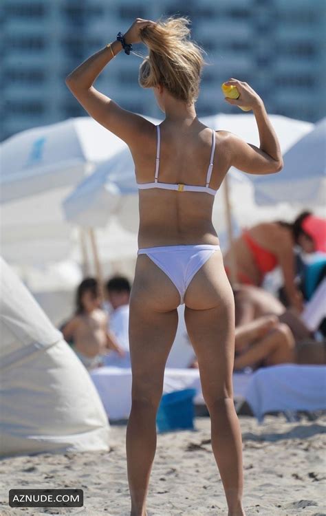 Genie Bouchard Seen In A White And Red Bikini At The Beach In Miami