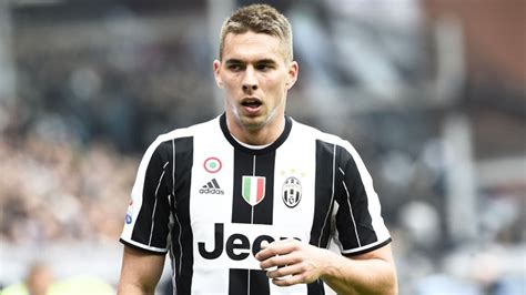 While pjaca may have never made the grade regardless, his horrible luck with injuries inhibited any talent from manifesting with turin. Pjaca, tutti in fila dalla Juventus: spunta anche l ...