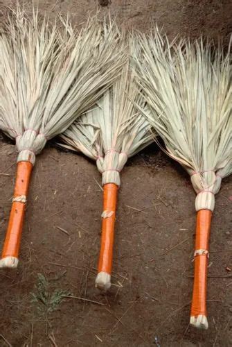 Wooden Palm Leaf Broom 3 Muth At Best Price In Indore Id 2850028767433