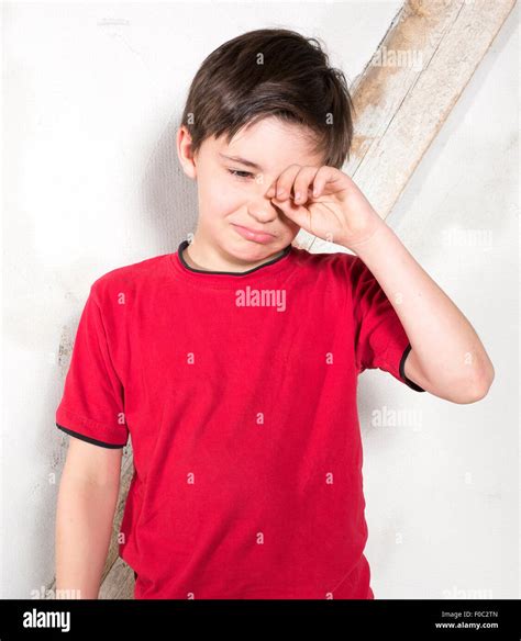 Young Boy Crying Sad Standing Hi Res Stock Photography And Images Alamy