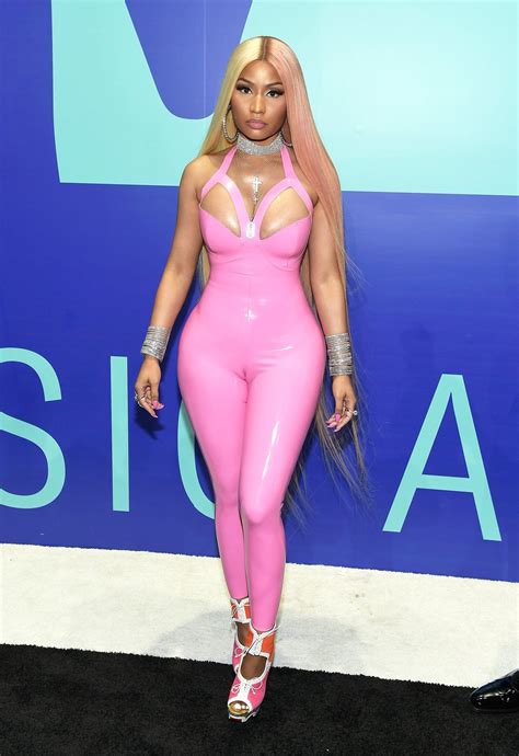 Nicki Minaj Aposta Em Look De Látex Celebridades Vogue