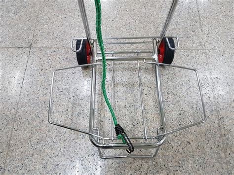 Sendiri pun nak dapat keperluan berkebun beli secara online je la ni walaupun sungai buloh tue belakang pintu rumah. Jual Troli besi / Troly barang koper / Troley / Trolley ...