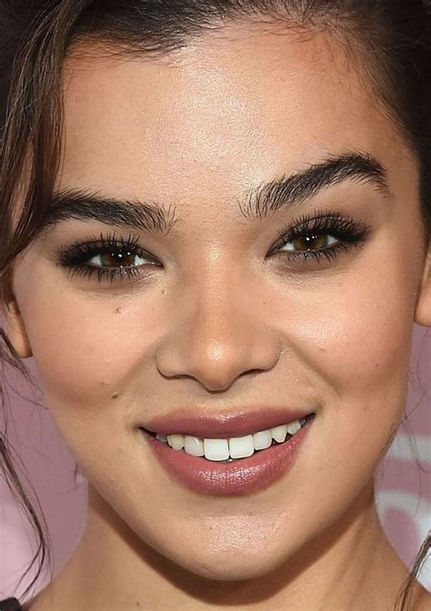 Close Up Of Hailee Steinfeld At Varietys 2017 Hitmakers Awards