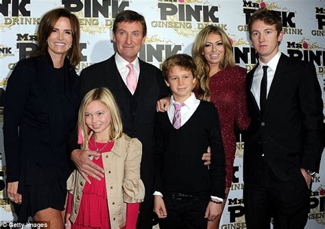 Paulina Gretzky Engaged To Dustin Johnson Wayne Gretzkys Daughter