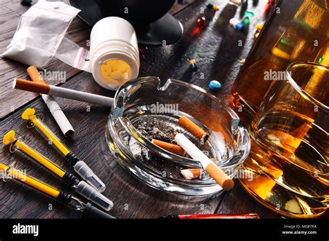 sustancias adictivas incluyendo el alcohol tabaco y drogas fotografía de stock alamy