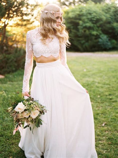 Anais, unser brautkleid in blau, ist bis nach österreich für diese bezaubernde inspiration gereist. Zweiteiliges Brautkleid von SweetCarolineStyles | Mehr ...