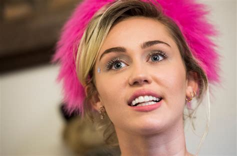 Miley Cyrus Takes To Instagram To Clarify Hip Hop Remarks Woai