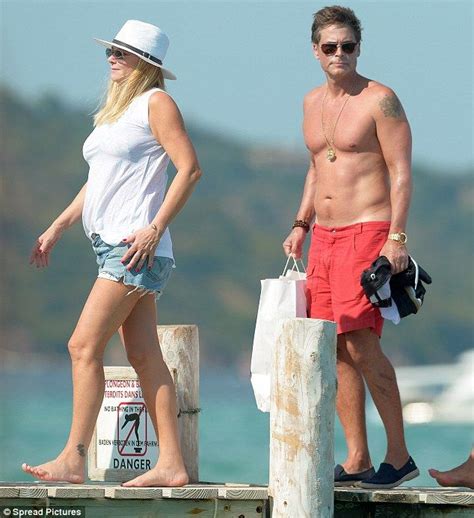 Actor rob lowe and his wife sheryl berkoff are going strong after being married for nearly 30 sheryl has dated holywood star keanu reeves in the past. Rob Lowe, 51, shows of toned figure | Rob lowe, Rob lowe ...