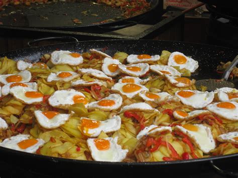 Patatas Y Huevos Fritos