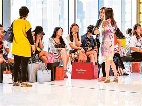 High Spending Chinese Visitors Stroll Back Into Dubai Tourism Gulf News