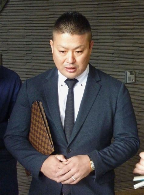 巨人の悲しき「戦力外通告」 3年前、村田修一（36）の“非情なリストラ”がジャイアンツに残した遺産 プロ野球 Number Web