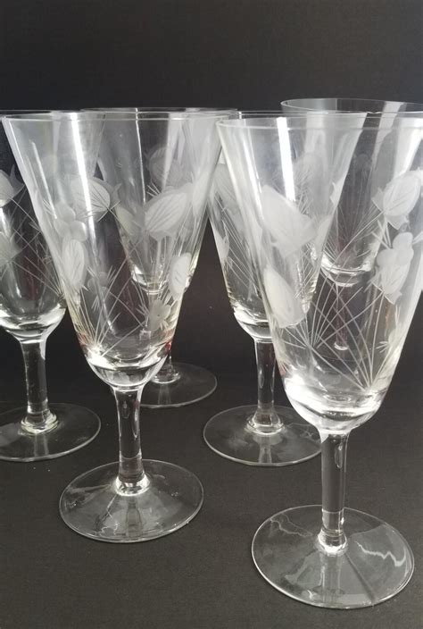 6 Vintage Water Wine Glasses ~ Etched Leaf And Berry Sprays With Coned Shaped Bowls On Stemmed
