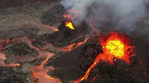 Volcano Eruption Geldingadalur Reykj Stock Video Pond