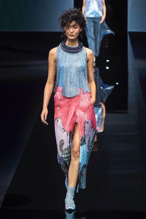 Giorgio Armani Spring 2019 Ready To Wear Fashion Show Fashion Women