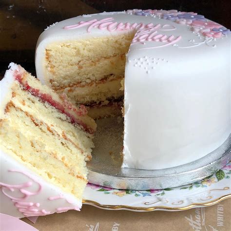 Discover More Than 132 Victoria Sponge Birthday Cake Super Hot Ineteachers