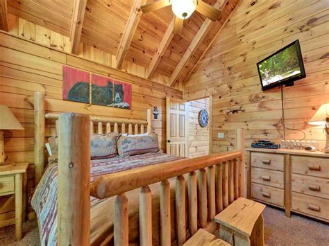 Bear necessities has just been completely renovated with new furniture and appliances. Bear Necessities Cabin in Gatlinburg w/ 1 BR (Sleeps8)