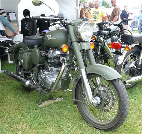 The vehicle is not only known for its looks but also for its heavy duty performance. Royal Enfield Classic Battle Green 500 2011 vr | stkone ...