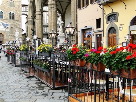 Beautiful Piazza Of Outdoor Cafes In Italy Outdoor Cafe Sidewalk
