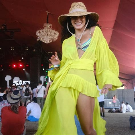 How Vanessa Hudgens Became Coachella S Must See Style Star Elsaludos
