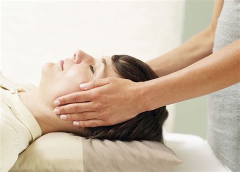 reiki promotes energetic healing of the body and mind naturalhealth365