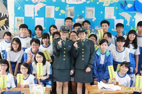 Check spelling or type a new query. 軍校招生拚了 前進新營南光高中帥氣行銷 - 生活 - 自由時報電子報
