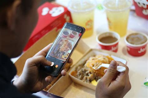 Jollibee Eyes Mexican Food Venture Or Acquisition In Us Abs Cbn News