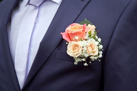To get a feel for a few real wedding floral budgets, here's an example budget breakdown from a real couple. Average cost of wedding bouquets and boutonnieres ...