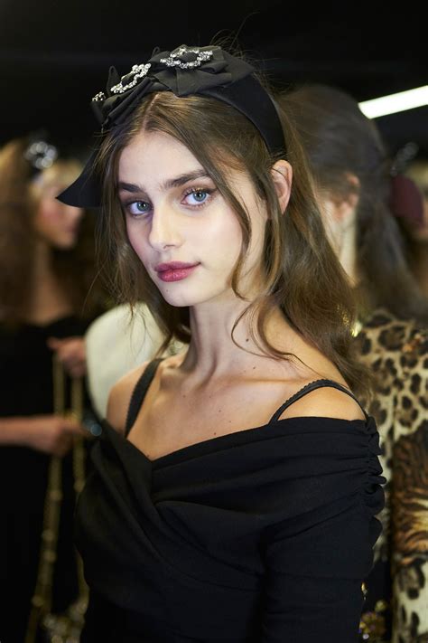 Dolce And Gabbana Fall Winter 2016 17 Womenswear Fashion Show Backstage