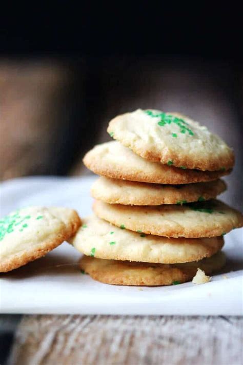 They are very easy to make and extremely buttery in the best possible way. 20+ European Christmas Cookie Recipes - Eating European