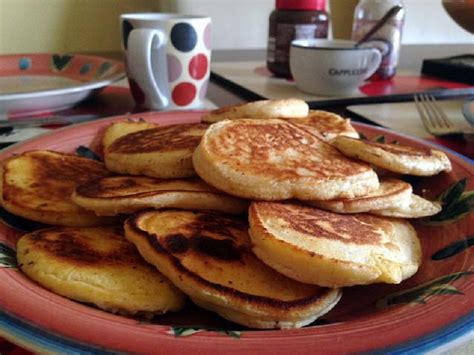 Non sempre trovare delle soluzioni per la colazione che siano sane ed allo stesso tempo golose è semplice: Pancake all'avena fatti in casa (proteici e benefici per l ...