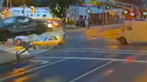Shocking Car Crash Video Released To Deter Running Red Lights Video