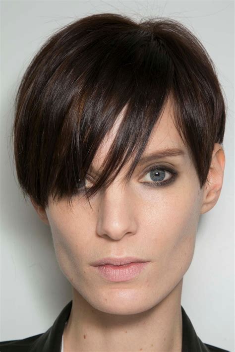 Short Haircuts For Square Faces 12 Striking Looks For Those Angles