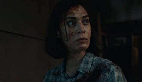 Full Castle Rock Trailer Shows The Two Sides Of Misery Villain