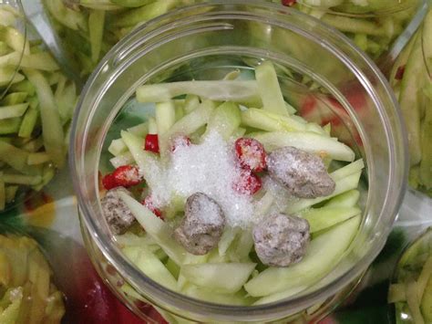 Seterusnya, tumbuk candy brown sugar sampai hancur. Resepi Jeruk pelam asam boi | MOH KITE