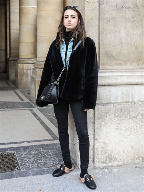 Paris Snap：オールブラックにデニムジャケットを効かせて。 Vogue Girl ファッション 冬のスタイルコーデ ファッションコーデ
