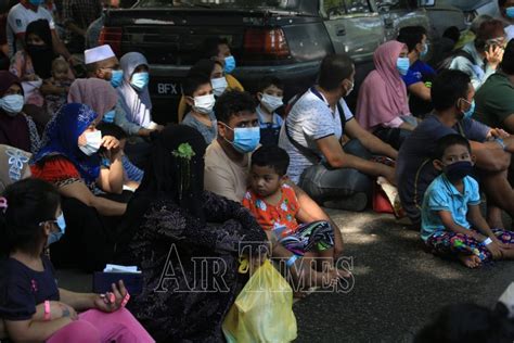 Berikut dikongsikan contoh karangan kesan kemasukan pendatang asing dan cara mengawalnya untuk panduan semua. Pengendali laman sosial promosi bawa masuk pendatang tanpa ...