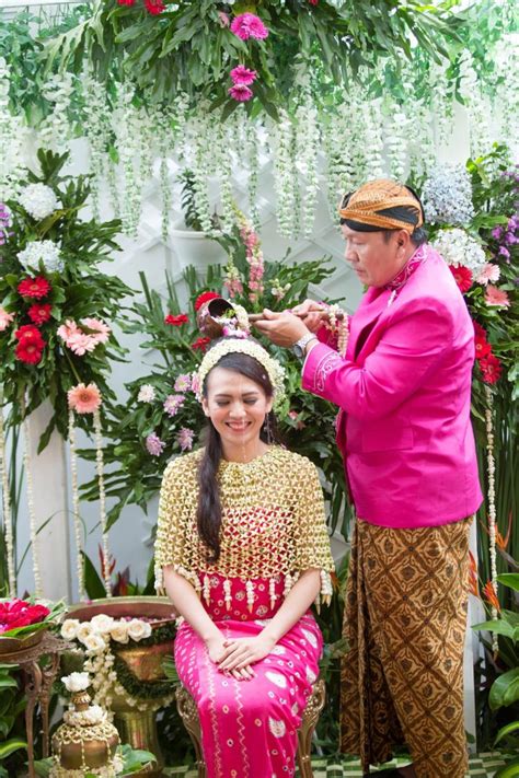 Model baju pengantin adat jawa modern yang membuat penampilanmu anggun. 19+ Prosesi & Susunan Acara Pernikahan Adat Jawa (+FOTO)