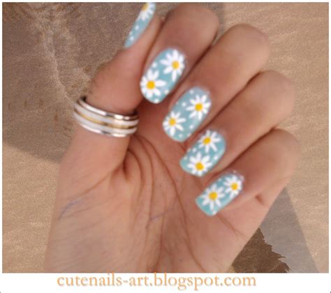 Sparkly Sunday Daisy Nail Art Daisy Nails Flower Nails