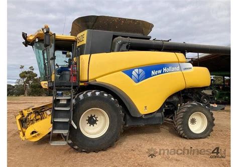 Used New Holland New Holland Cr9080 40ft Macdon Front Combine Harvester
