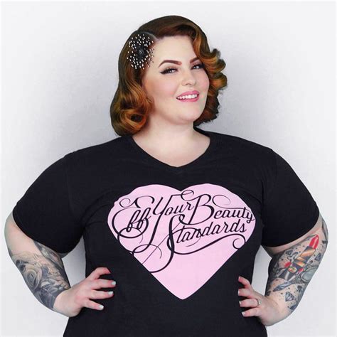 A Graphic Tee That Everyone Wants Plus Size Outfits Tess Holliday Fashion