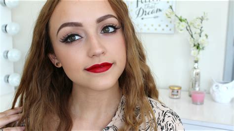 EASY look- Glossy Red Lips! - YouTube
