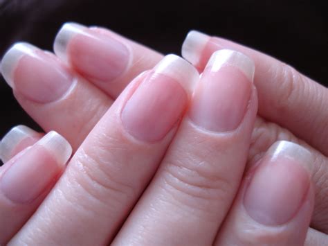 If your nails look unhealthy and are prone to breaking, you should not worry about it as it is only a common problem. Top 9 Amazing Foods For Healthy And Long Nails!