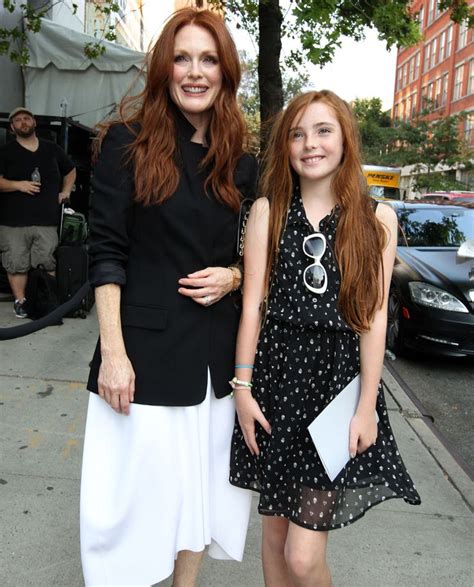 Julianne Moore And Daughter Liv Mothersanddaughters Love