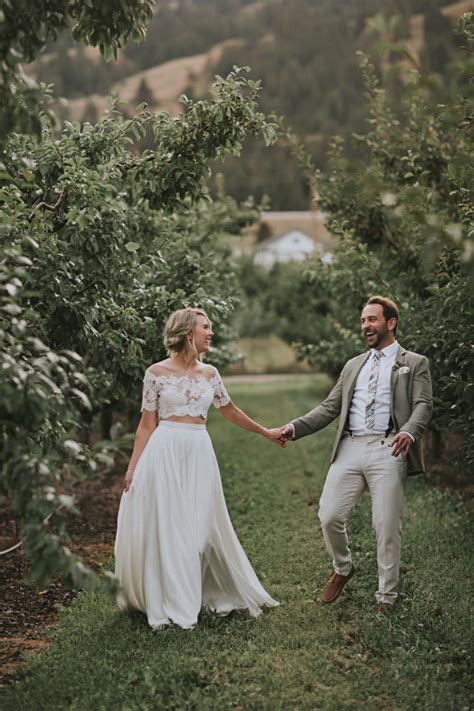 For beach weddings, looks can range from extremely casual to black tie. Dreamy Casual Kelowna Wedding at Gatzke Orchard | Junebug ...