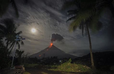 Mayon Volcano A Beautiful Tragedy Rphilippines