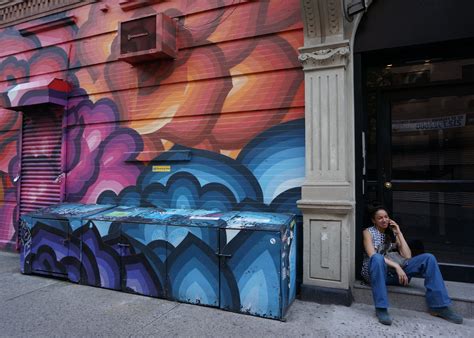 Saturday Street Art Supportive Soho Shops New York Cliché