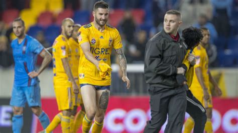 Check out his latest detailed stats including goals, assists, strengths & weaknesses and match ratings. ¡Detallazo! Gignac regala short a espontáneo que saltó a ...
