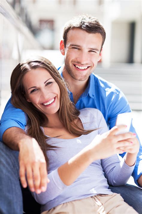 無料画像 おとこ 男性 女性 若い ハンサム 綺麗な 魅力的な 二人 笑う 幸福 ハッピー 日 屋外 コーカサス